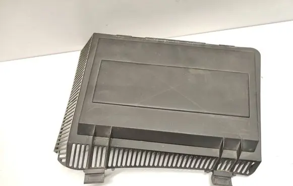 BMW 5 E39 Air filter box cover 8379627