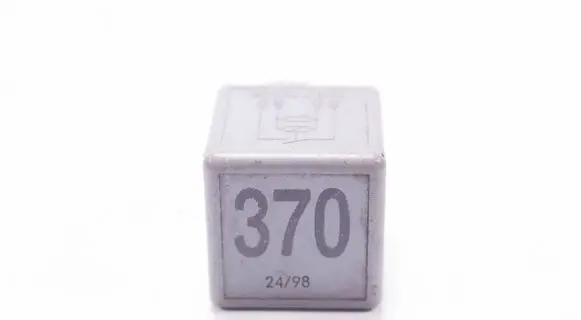 Volkswagen PASSAT B5 Other relay 8D0951253 V23134J523300