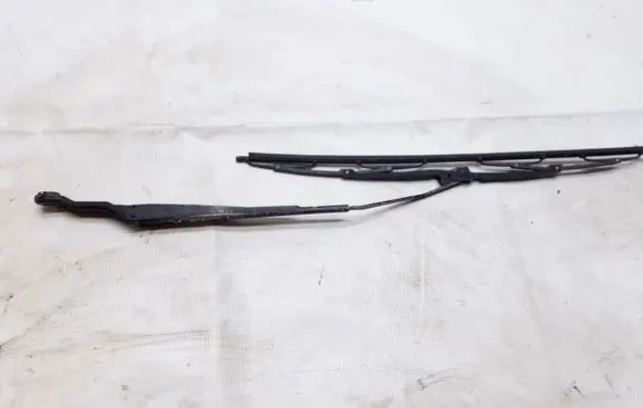 Peugeot 406 Front wiper blade arm