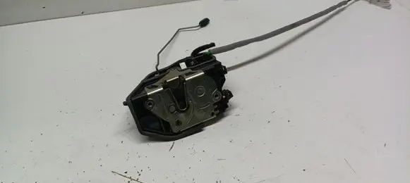 BMW X3 E83 Front door lock 7154619