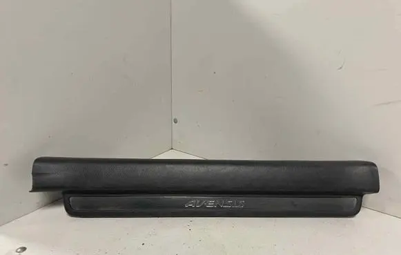 Toyota Avensis T250 Front sill trim cover 6791305040