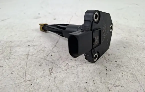 BMW 3 F30 F35 F31 Oil level sensor 8608781