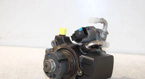 Volkswagen Golf VI Fuel injection high pressure pump 03L130755E