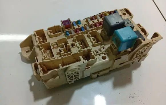 Toyota Avensis Verso Fuse box set