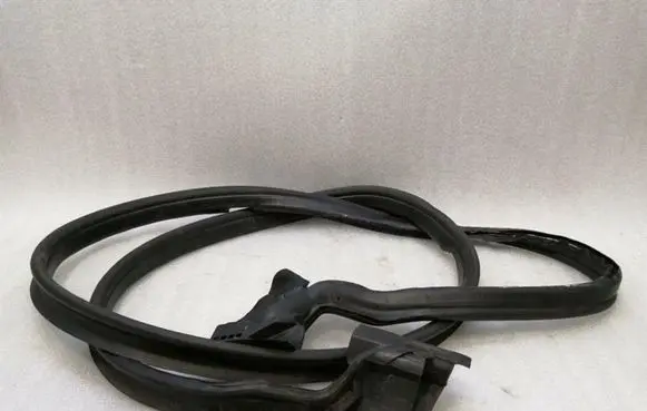 Mercedes-Benz SL R230 Loading door rubber seal (on body) A2307500598