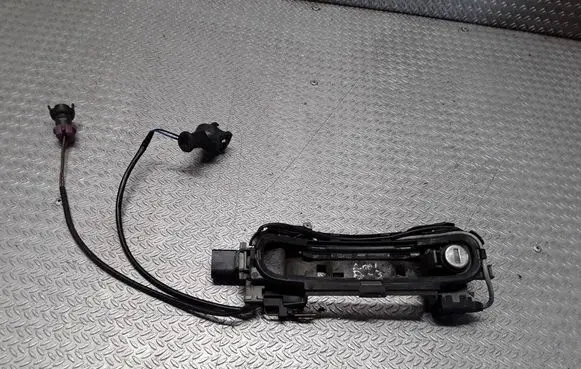 Audi A3 S3 8L Front door exterior handle/bracket 8L4837064