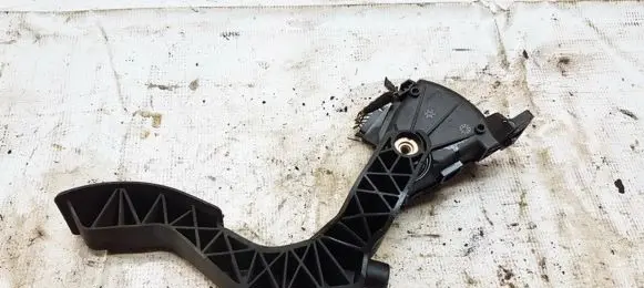 Volkswagen PASSAT B5.5 Accelerator throttle pedal 8D1721523F