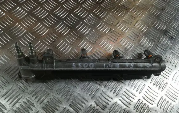 Volkswagen Golf IV Fuel injector 036133319
