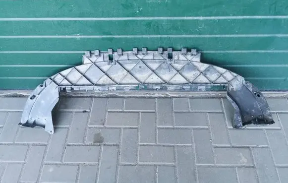 Volvo V50 Front bumper skid plate/under tray 30744925