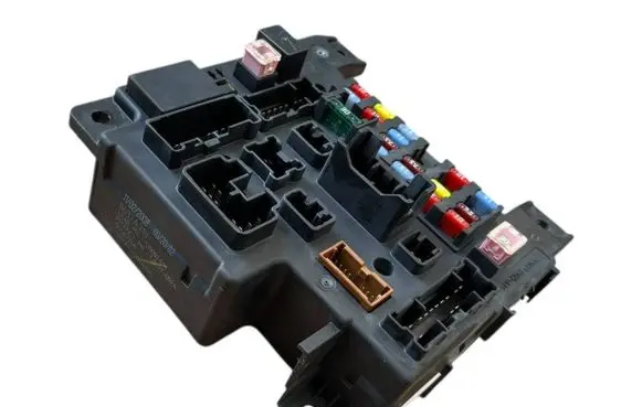 Mitsubishi Lancer Evolution X Fuse module 8637A319 00567768 L8637002A