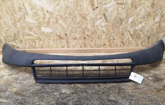 Front bumper lip