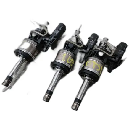 Volkswagen T-Roc Fuel injector 05C036