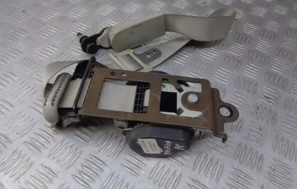 Chrysler Pacifica Front seatbelt