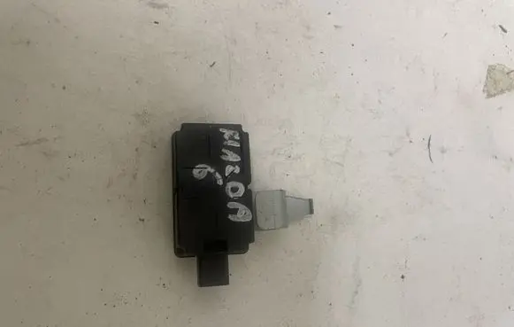 Mazda 6 Door central lock control unit/module DH55675DZB