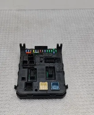 Peugeot 5008 Fuse module 281164872