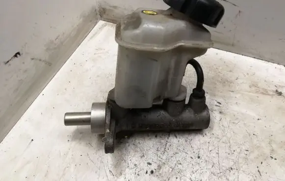 Hyundai Sonata Master brake cylinder