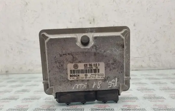 Volkswagen PASSAT B5 Engine control unit/module 038906018P