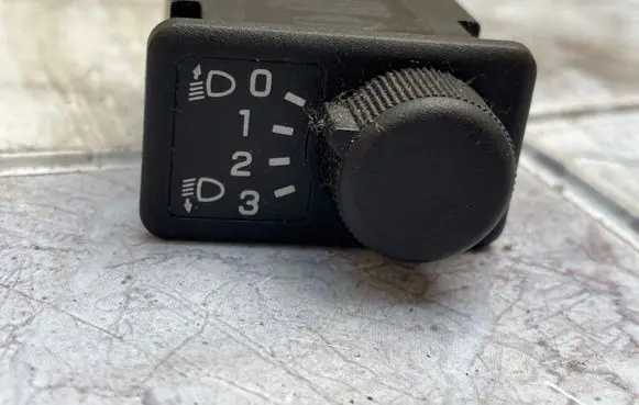 Nissan Almera Tino Headlight level height control switch 36997B