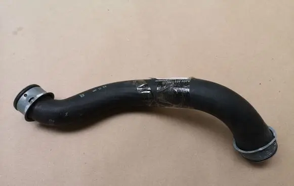 Mercedes-Benz E W124 Engine coolant pipe/hose A2045011582