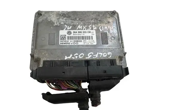 Volkswagen Golf V Engine control unit/module 06A906033EM 5WP40267