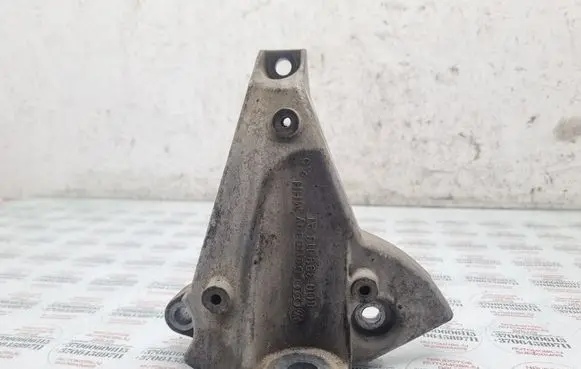 Gearbox mounting bracket