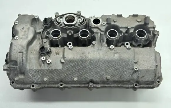 BMW M5 F90 Engine head 7852462 8601707 11128601707