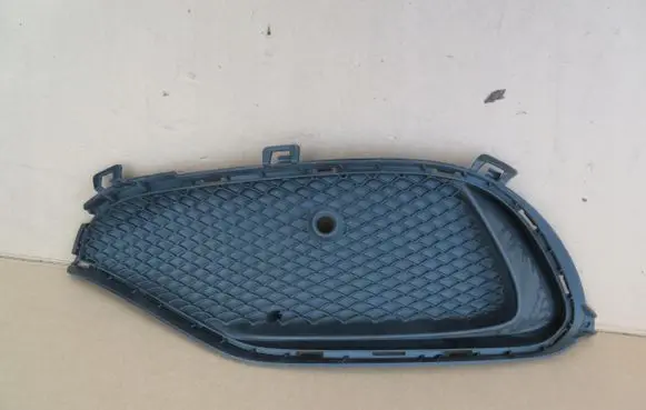 Mercedes-Benz A W176 Front bumper lower grill A1768852700
