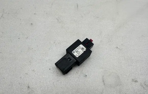 Volkswagen Tiguan USB socket connector 5U0035726
