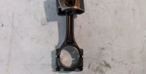 Volkswagen Tiguan Piston with connecting rod