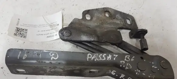 Volkswagen PASSAT B6 Tailgate/trunk/boot hinge 3C0823302C