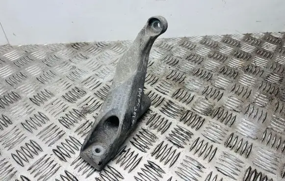 Audi A4 S4 B7 8E 8H Engine mounting bracket 8E0199307S