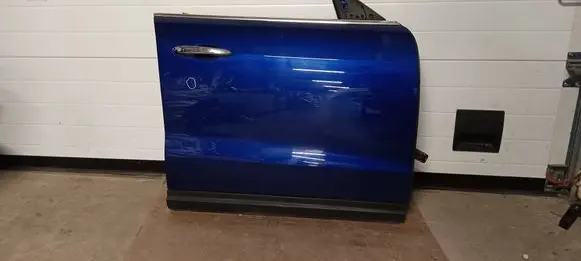 Maserati Levante Front door