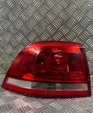 Volkswagen Touareg II Rear/tail lights 7P6945095D