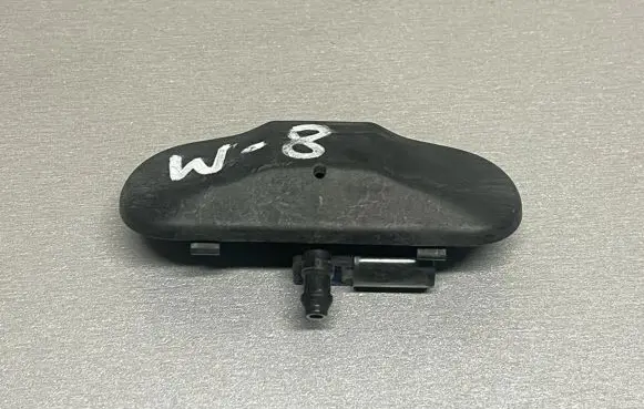 Volkswagen PASSAT B6 Windshield washer spray nozzle 7M0955986C