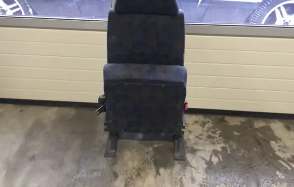 Iveco Daily 30.8 - 9 Second row seats 