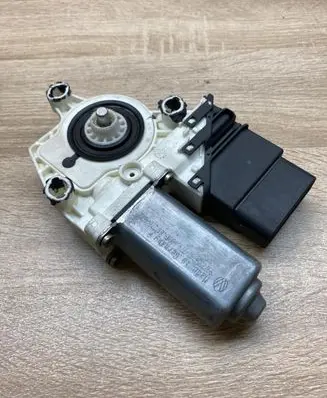 Volkswagen Golf V Rear door window regulator motor 1K0959704C