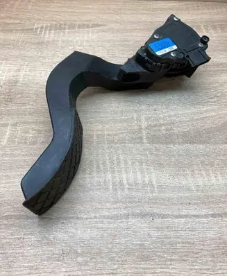 Volkswagen PASSAT B5.5 Accelerator throttle pedal 8D1723523N 6PV008376