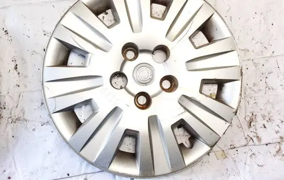 Chrysler Pacifica R17 wheel hub/cap/trim 04766400ab