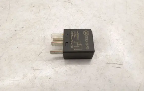 Mercedes-Benz Sprinter W906 Cruise control relay A0035420219 0035420219