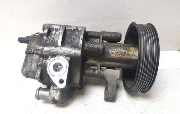 BMW 5 GT F07 Power steering pump 1K0953519A