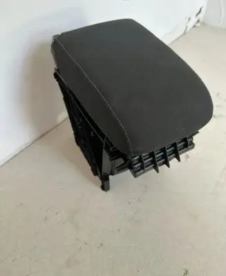 Volkswagen Golf VII Armrest