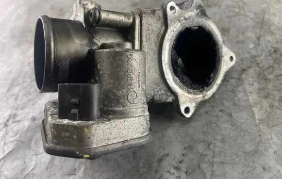 Jeep Cherokee IV KK Electric throttle body valve 39002017f B070451008