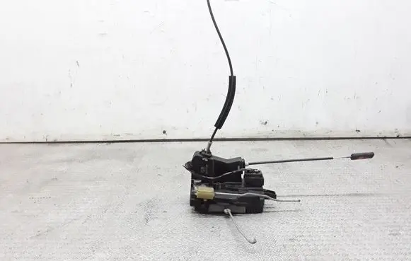 Opel Signum Front door lock 13157763
