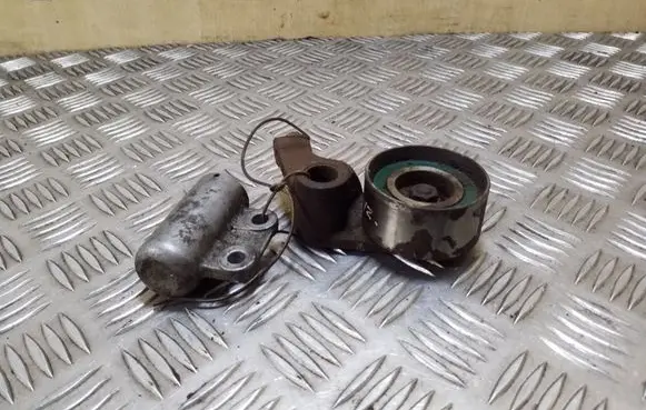 Toyota Corolla Verso E121 Generator/alternator belt tensioner