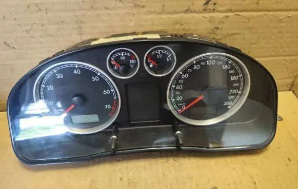 Volkswagen PASSAT B5 Speedometer (instrument cluster) 3B0920805 301000064628 VWZ7Z0Y2992171