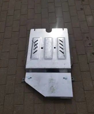 Toyota Hilux (AN10, AN20, AN30) Engine splash shield/under tray