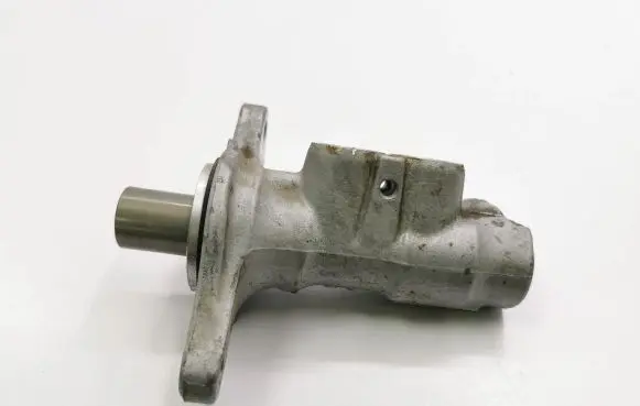 Master brake cylinder
