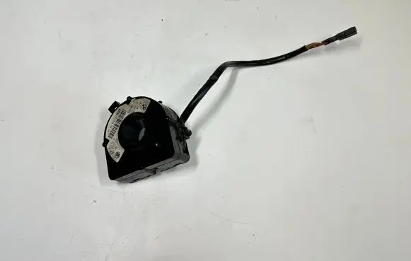 BMW 5 E39 Steering angle sensor 6750126 37146750126
