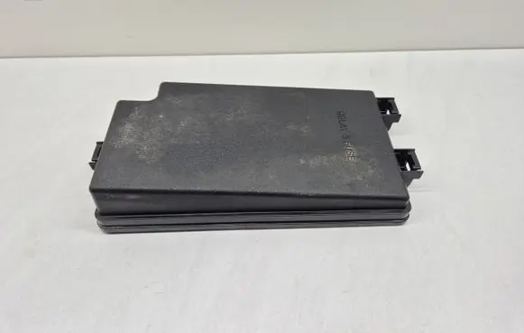 Toyota C-HR I Fuse box cover 82662F4020