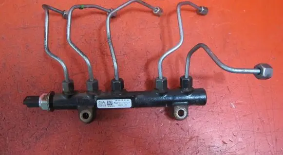 Citroen DS4 Fuel main line pipe 9807070880